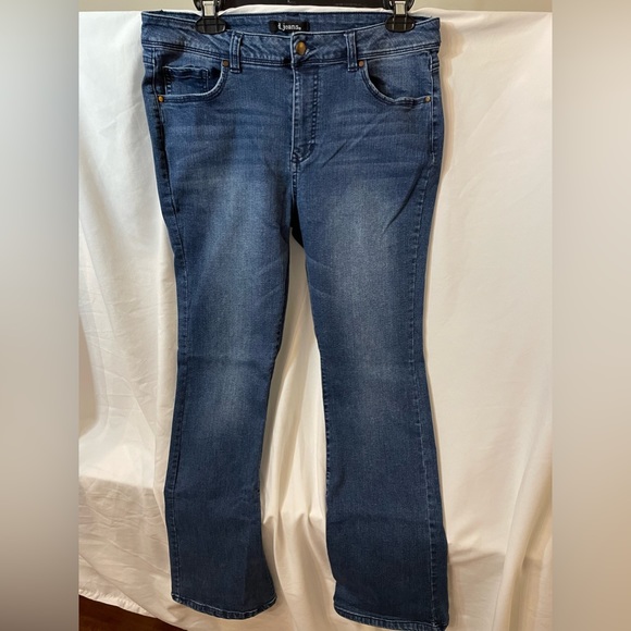 d. jeans Denim - D. Jeans, medium wash, flap pocket stretch jeans, size 12